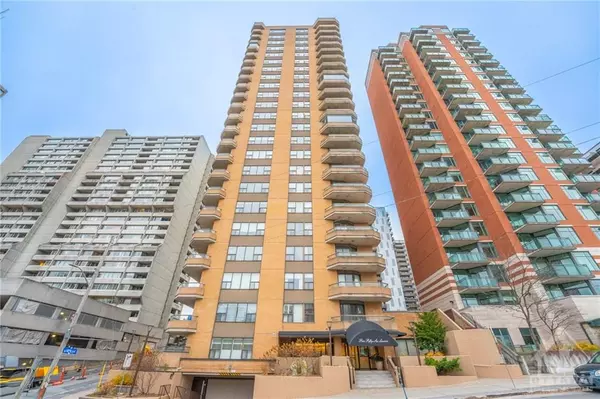 556 LAURIER AVE W #906, Ottawa Centre, ON K1R 7X2