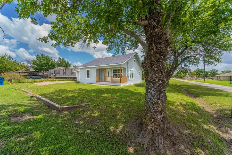 200 E Pace Street, Frost, TX 76641