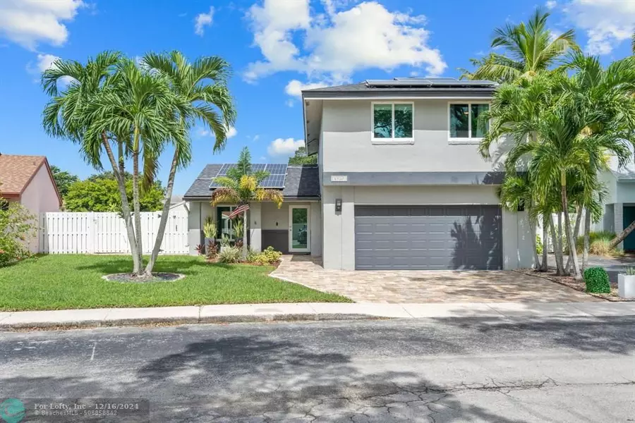 13751 Newport Manor, Davie, FL 33325