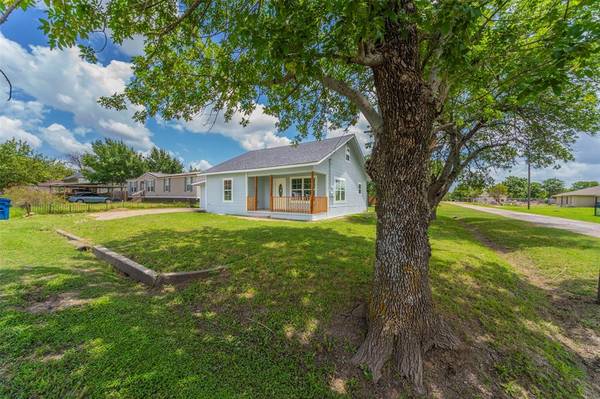 200 E Pace Street, Frost, TX 76641