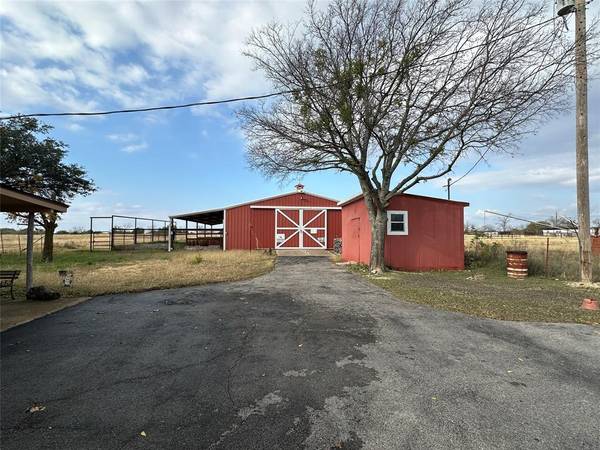 Hico, TX 76457,377 County Road 3244