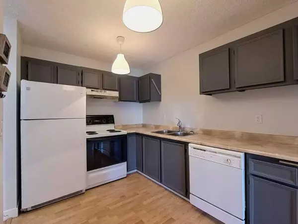 Calgary, AB T2T 4R7,1821 17A ST SW #202