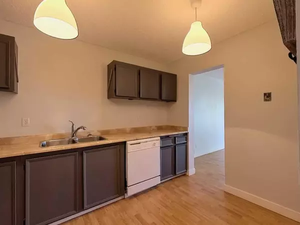 Calgary, AB T2T 4R7,1821 17A ST SW #202