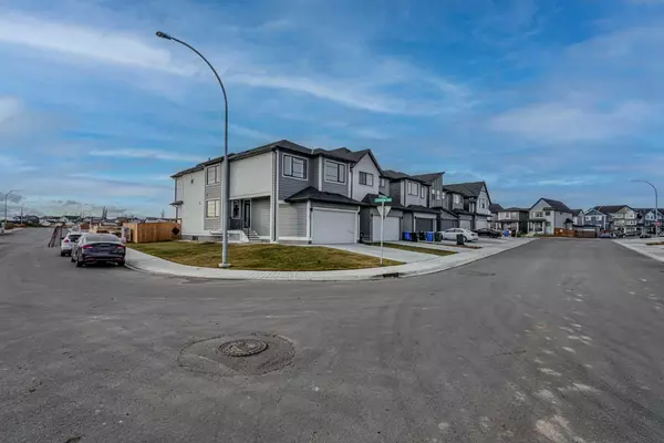 Calgary, AB T2Z 5G9,31 Copperhead WAY SE