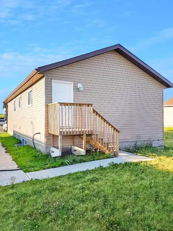 11207 98 ST #B, Clairmont, AB T8X5C2