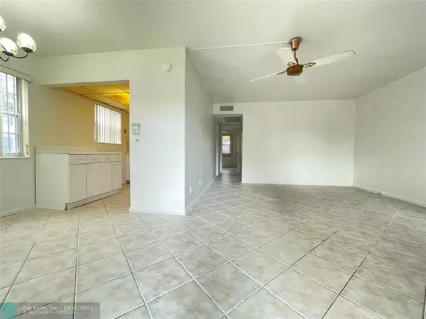 Deerfield Beach, FL 33442,92 E Markham  E  #92