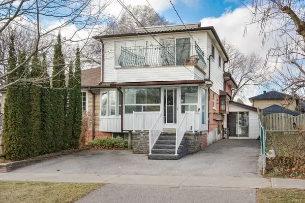 82 Lochleven DR, Toronto E08, ON M1M 2Z3