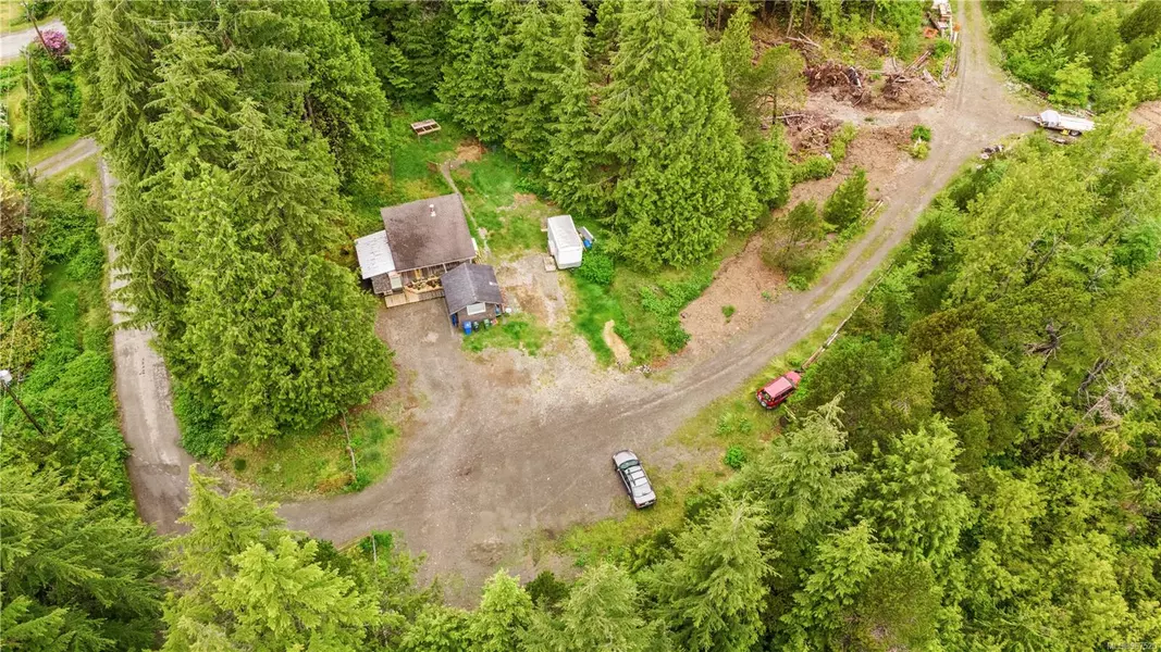 15 Sutton Rd, Ucluelet, BC V0R 3A0