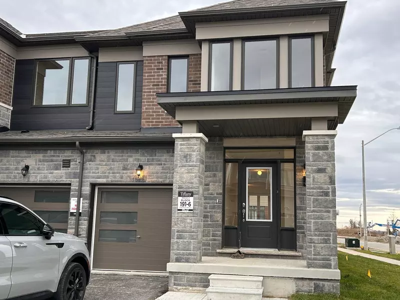 2 Prudhoe TER, Barrie, ON L9J 0W2