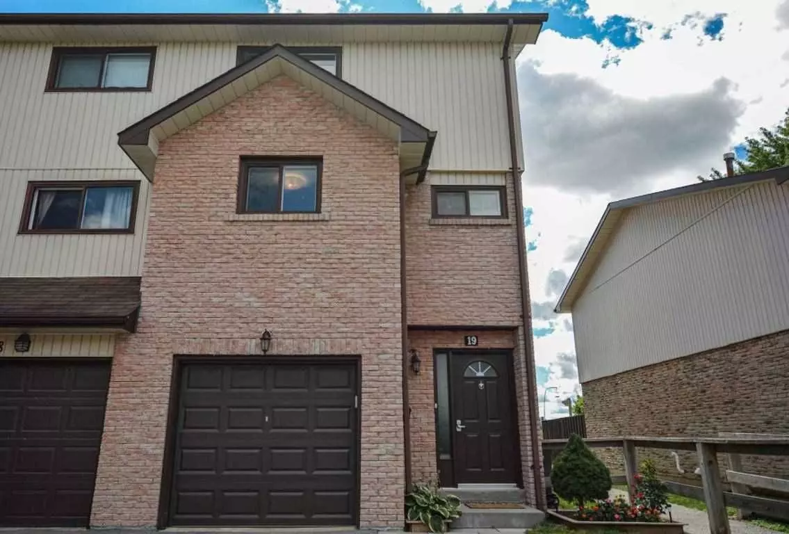 Brampton, ON L6V 3M5,19 Dawson CRES #19