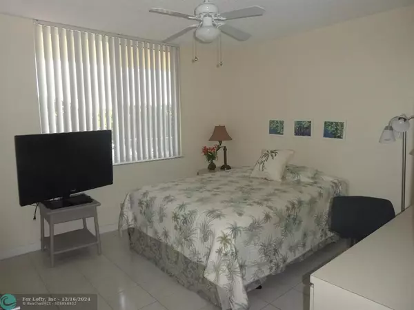 Delray Beach, FL 33446,27 Abbey Lane  #407