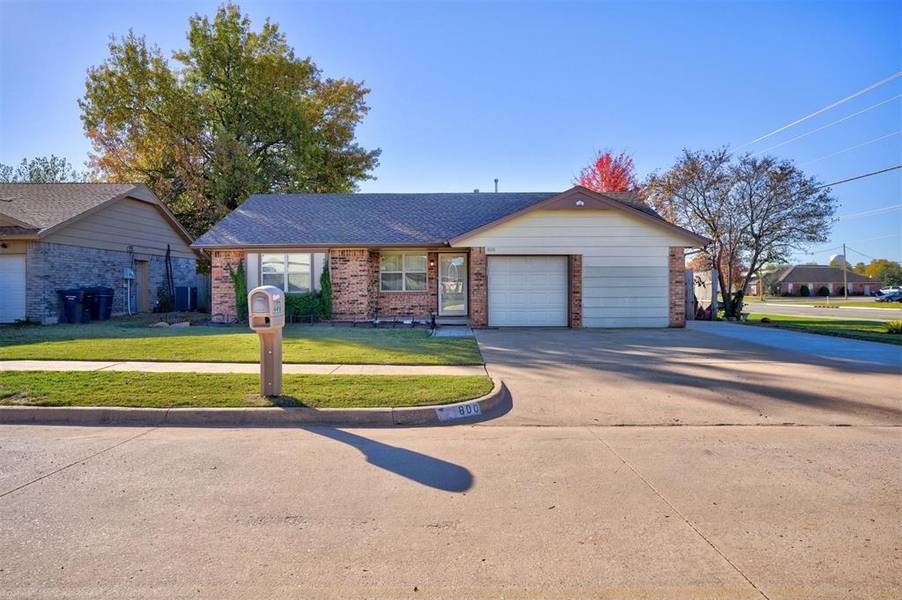 800 SE 9th Street, Moore, OK 73160