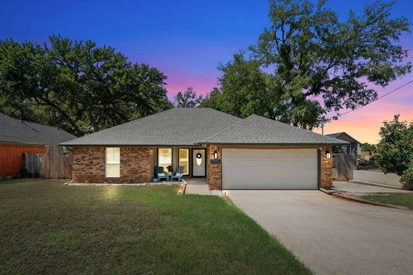 402 Oakwood Drive,  Euless,  TX 76040