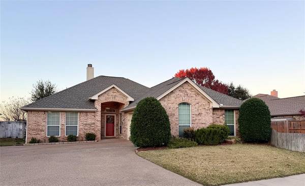 4207 Foxborough Trail, Arlington, TX 76001