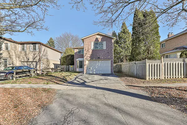 11 Hunter's Point DR, Richmond Hill, ON L4C 6M4