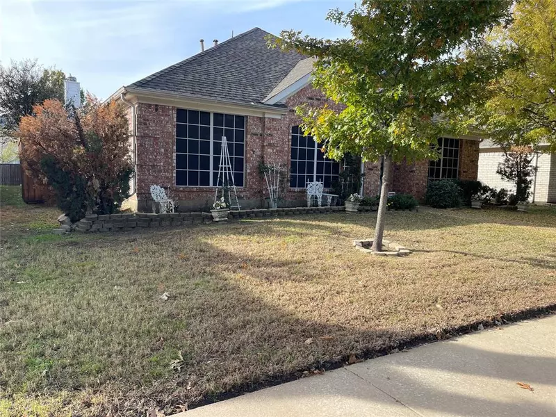 1216 Courtney Lane, Lewisville, TX 75077