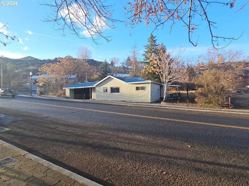 616 DESCHUTES AVE, Maupin, OR 97037