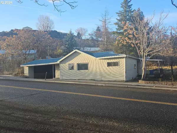 Maupin, OR 97037,616 DESCHUTES AVE