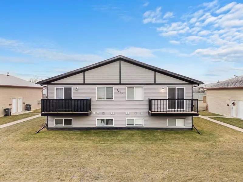 4607 46 ST #B, Innisfail, AB T4G1X8