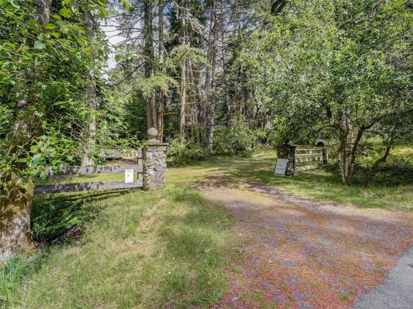 Highlands, BC V9E 1C8,3383 Lakeridge Pl