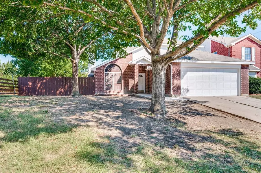 803 Highbrooke Drive, Arlington, TX 76001