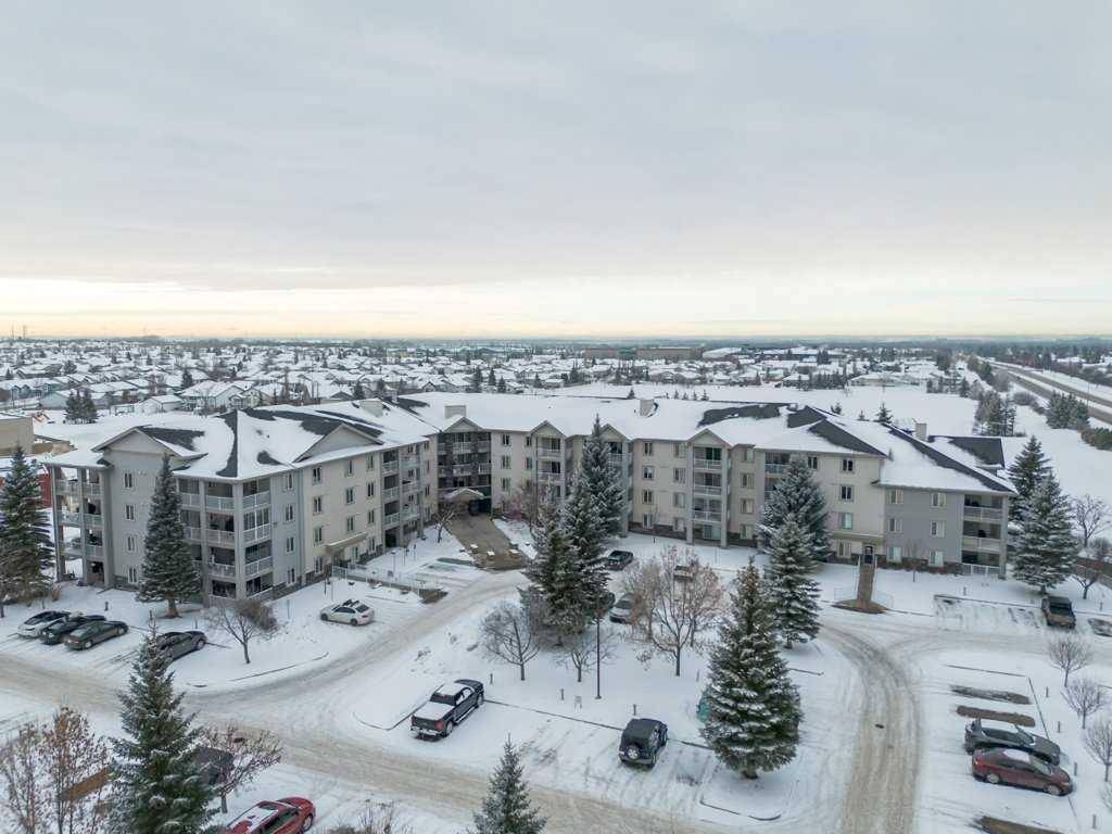 Red Deer, AB T4R 3E9,60 Lawford AVE #104