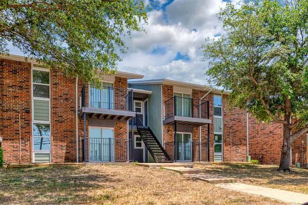 Fort Worth, TX 76116,8037 W Elizabeth Lane #212