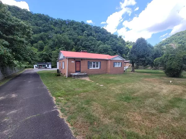 18775 Riverside Dr, Grundy, VA 24614