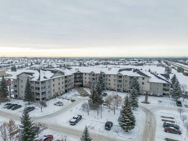 60 Lawford AVE #104, Red Deer, AB T4R 3E9