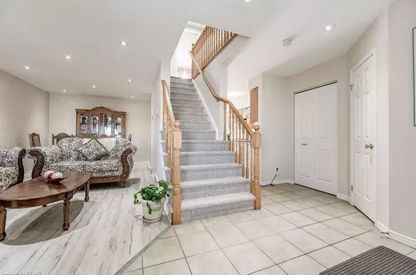 Guelph, ON N1G 5J8,31 Gosling GDNS #(Upper)