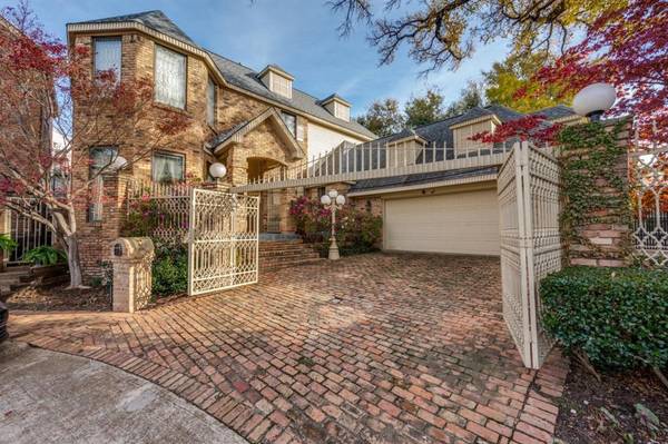 9102 Chapel Valley Road, Dallas, TX 75220