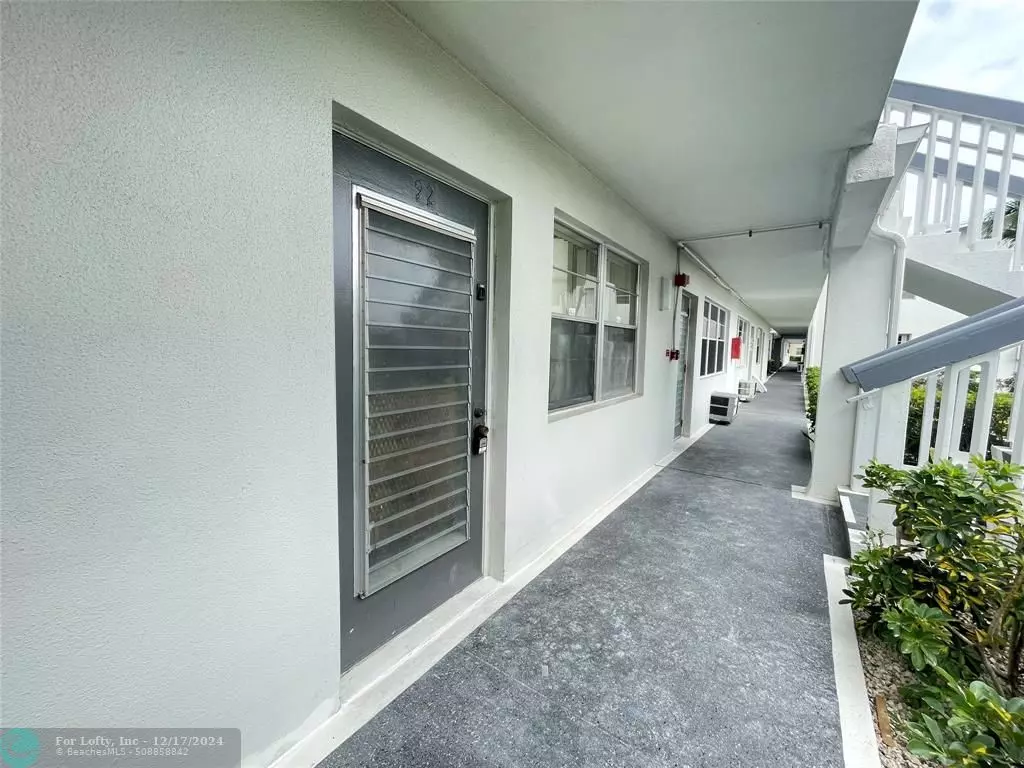 Deerfield Beach, FL 33442,92 E Markham  E  #92