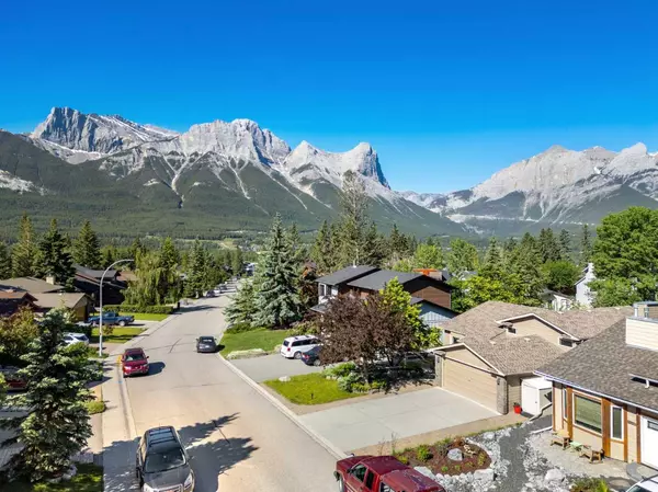 Canmore, AB T1W 1B9,231 Grizzly CRES