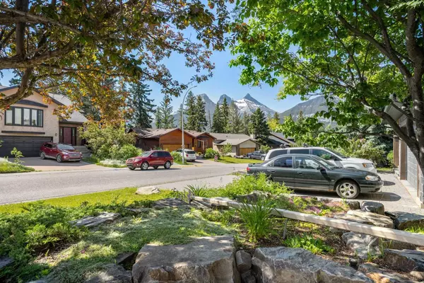 Canmore, AB T1W 1B9,231 Grizzly CRES