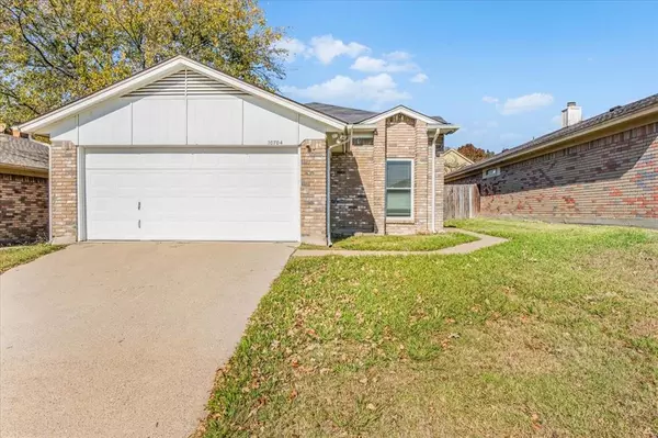 10704 Lone Pine Lane, Fort Worth, TX 76108