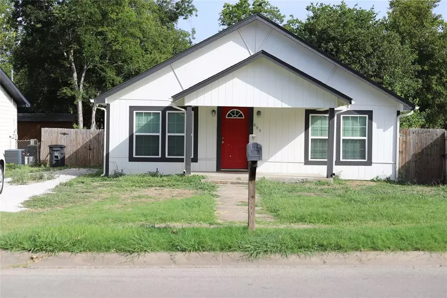 605 Poindexter Avenue, Cleburne, TX 76033