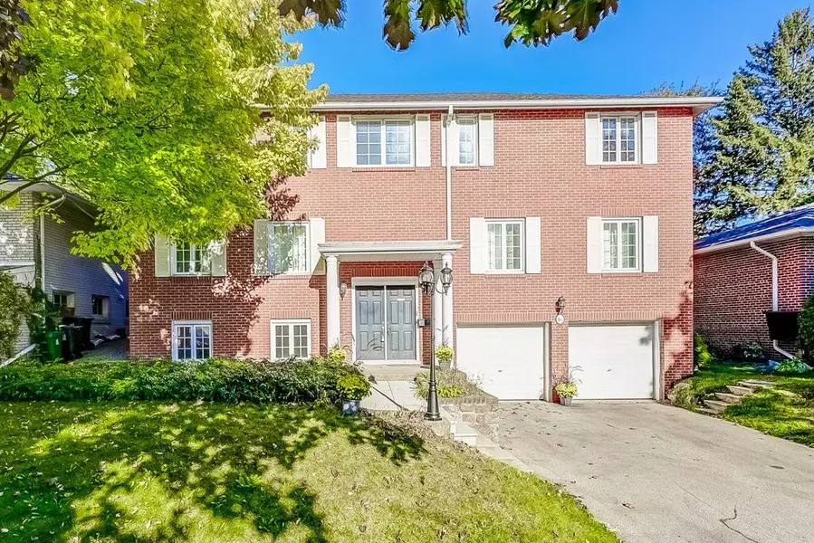 16 Woodvalley DR, Toronto W08, ON M9A 4H1