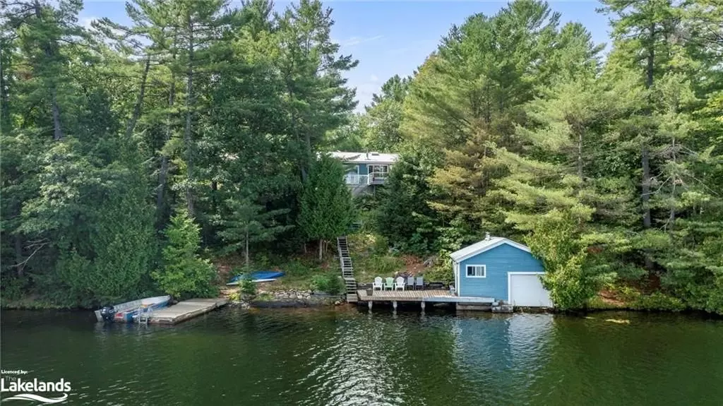 Muskoka, ON L0K 1S0,242 IS 90 SIX MI LAKE RD