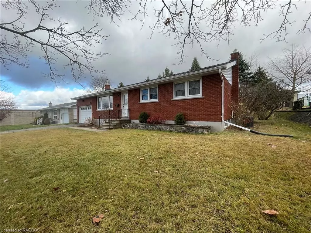 Hanover, ON N4N 2E3,159 6TH AVE