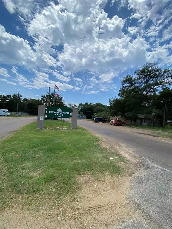 136 Buffalo Springs Road, Mabank, TX 75156