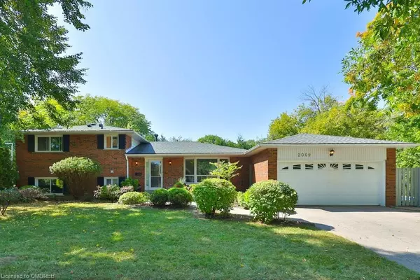 2069 THORNLEA DR, Oakville, ON L6L 1K4