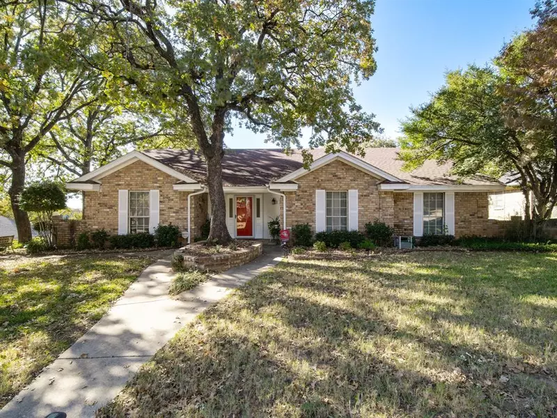 1958 Cobblestone Court, Fort Worth, TX 76112