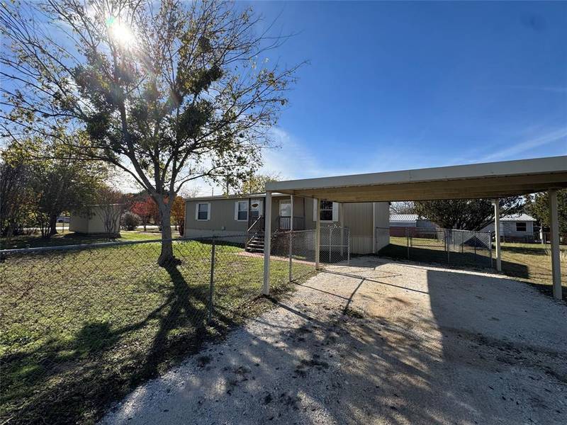 3502 Tomahawk Drive, Granbury, TX 76048