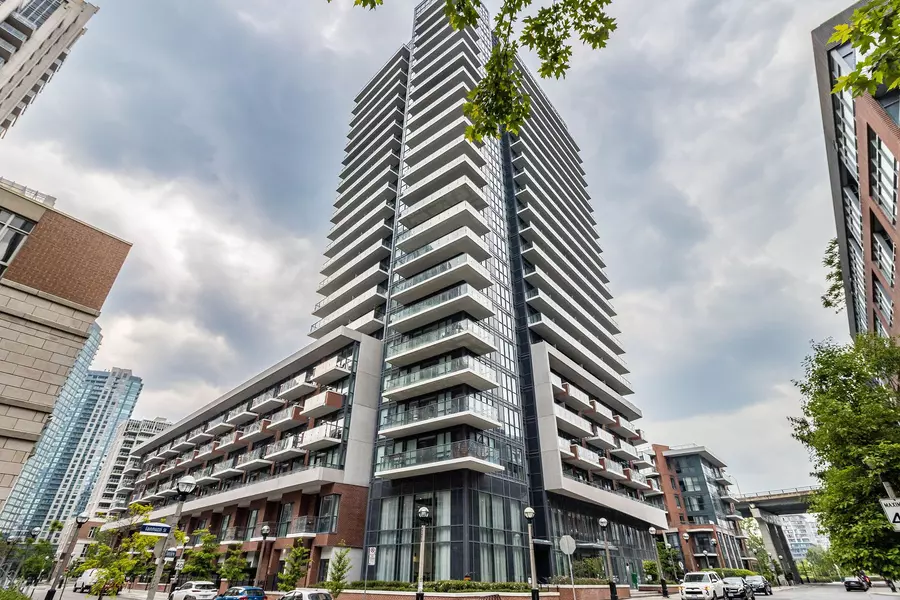 38 Iannuzzi ST #806, Toronto C01, ON M5V 0S2