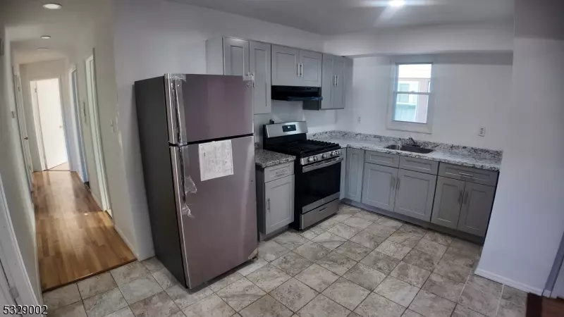 Elizabeth City, NJ 07202,632 Maple Ave #1