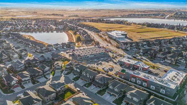 Chestermere, AB T1X 0V8,288 Kinniburgh BLVD