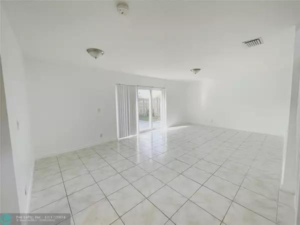 Lake Worth, FL 33463,6008 Strawberry Fields Way