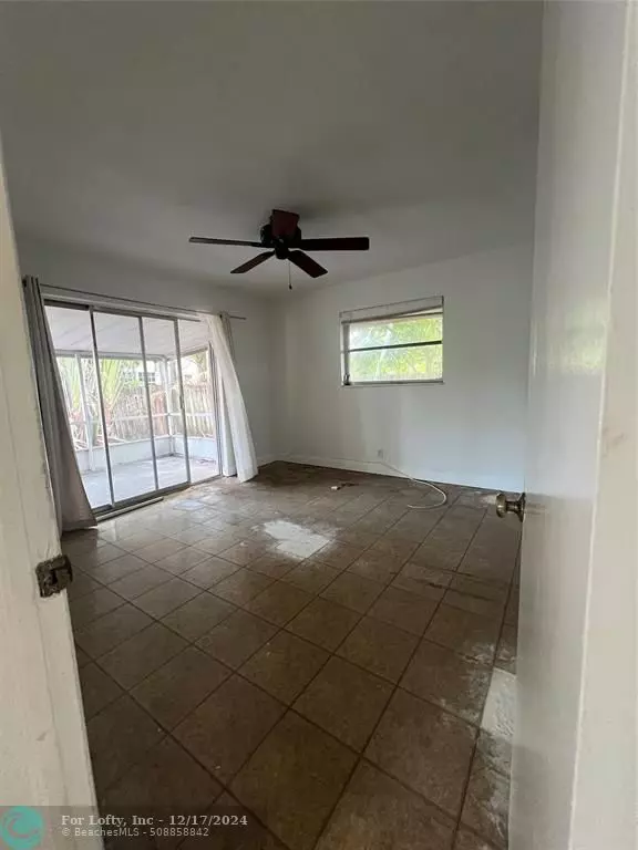 Oakland Park, FL 33334,3042 NE 13th Ave  #2