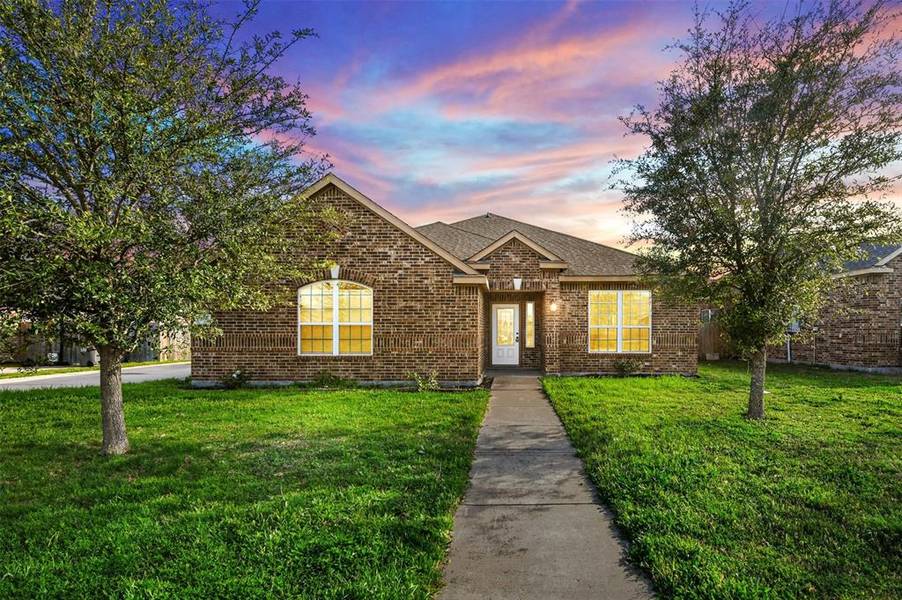 714 Shady Meadow Lane, Glenn Heights, TX 75154