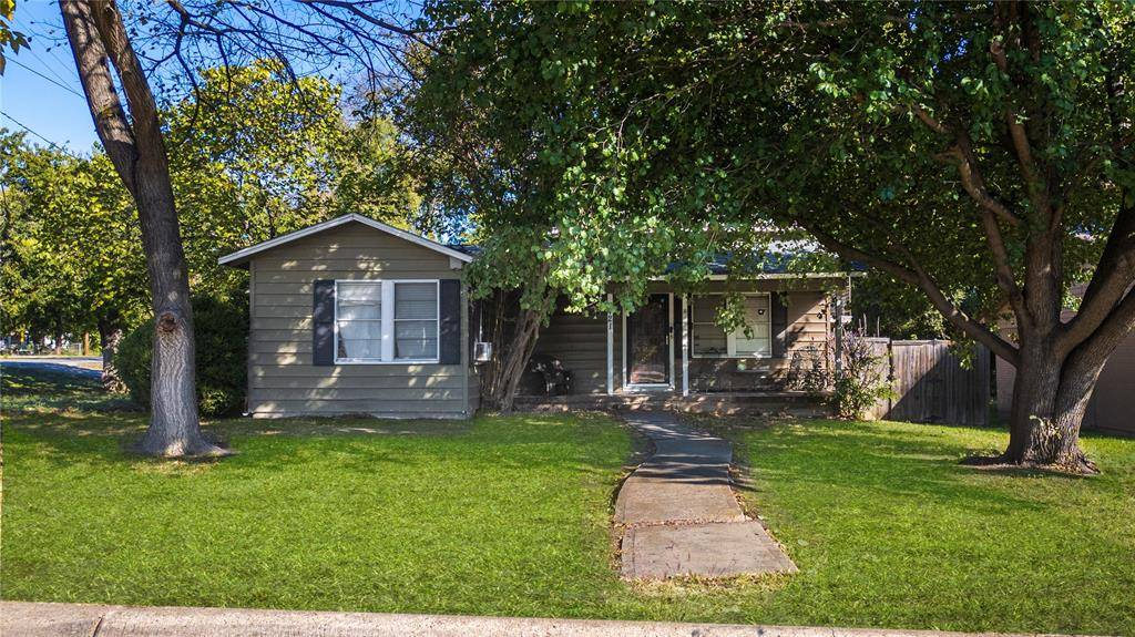 421 W 8th Street, Lancaster, TX 75146